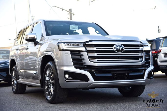 جديدة Toyota Land Cruiser i-FORCE MAX السلسلة 300، 3.4 لتر، 2026 في الأردن، عمان من AL UQAB TRADING، اللون فضي.  | AUTO.AE | إعلان #295661 — صورة 2 من 26
