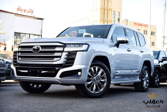 جديدة Toyota Land Cruiser i-FORCE MAX السلسلة 300، 3.4 لتر، 2026 في الأردن، عمان من AL UQAB TRADING، اللون فضي.  | AUTO.AE | إعلان #295661 — صورة 3 من 26