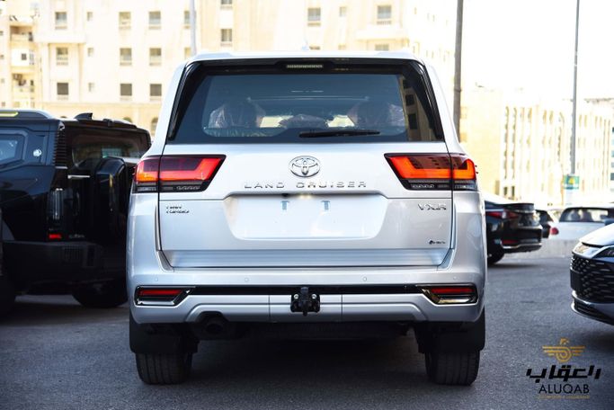 جديدة Toyota Land Cruiser i-FORCE MAX السلسلة 300، 3.4 لتر، 2026 في الأردن، عمان من AL UQAB TRADING، اللون فضي.  | AUTO.AE | إعلان #295661 — صورة 5 من 26