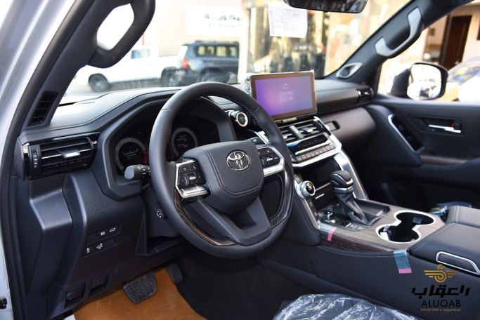 جديدة Toyota Land Cruiser i-FORCE MAX السلسلة 300، 3.4 لتر، 2026 في الأردن، عمان من AL UQAB TRADING، اللون فضي.  | AUTO.AE | إعلان #295661 — صورة 8 من 26