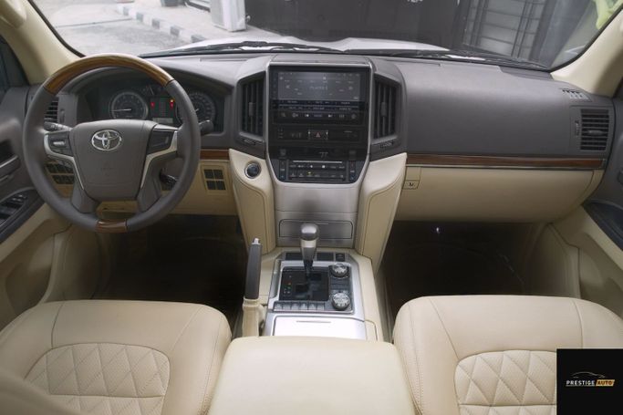 مستعملة Toyota Land Cruiser 200 Series 200 Series Facelift 2، 4.6 لتر، 2017 في الأردن، عمان من PRESTIGE AUTO، اللون أبيض.  | AUTO.AE | إعلان #296187 — صورة 14 من 31