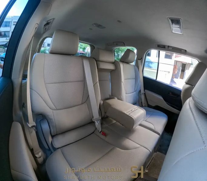Подержанный Toyota Land Cruiser Twin Turbo 300 Series, 3.5 л, 2025 в Иордания, Амман от SHAYBETH MOTORS Серый цвет. Other | AUTO.AE | Объявление #296498 — фото 6 из 10