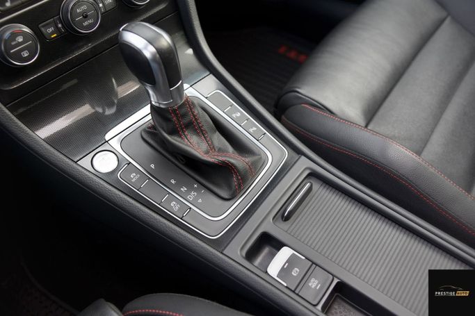 مستعملة Volkswagen Golf GTI سابعاً، 2.0 لتر، 2016 في الأردن، عمان من PRESTIGE AUTO، اللون أسود.  | AUTO.AE | إعلان #296262 — صورة 11 من 33