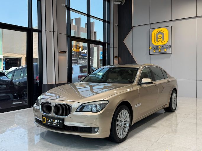 Used ⁦BMW 7 Series 730Li V (F01/F02/F04), 3.0 l, 2010⁩ in Kuwait, Al Farwānīyah by ALNADER CAR, Golden color.  | AUTO.AE | Listing #287200