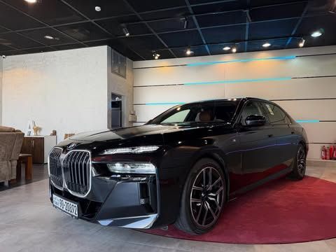 Used ⁦BMW 7 Series 740i xDrive VII (G70), 3.0 l, 2025⁩ in Kuwait, Al Farwānīyah by MARBEYA MOTORS, Black color.  | AUTO.AE | Listing #287398
