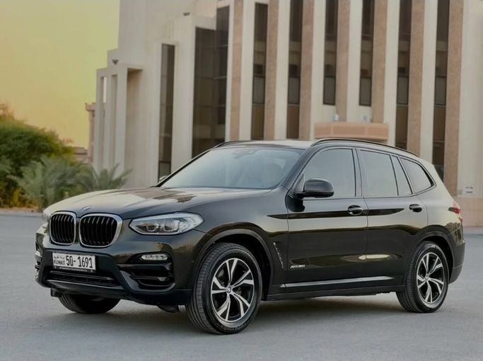 مستعملة ⁦BMW X3 30i xDrive III (G01)، 2.0 l، 2018⁩ في في الكويت, الفروانية من EYAD MOTORS، اللون أسود.  | AUTO.AE | إعلان #290062