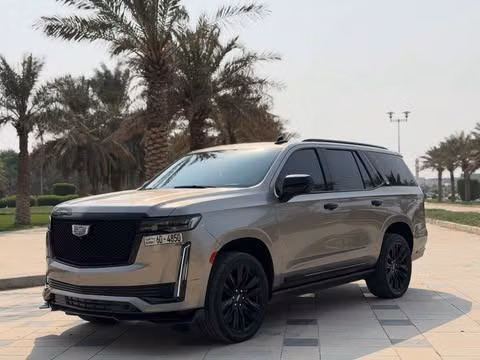 مستعملة ⁦Cadillac Escalade ESV V، 6.2 l، 2021⁩ في في الكويت, الفروانية من MARBEYA MOTORS، اللون بيج.  | AUTO.AE | إعلان #286711
