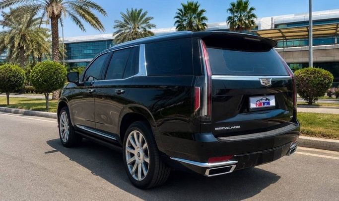 مستعملة Cadillac Escalade V، 6.2 لتر، 2022 في الكويت، الفروانية من S LINE MOTORS، اللون أسود. أخرى | AUTO.AE | إعلان #296274 — صورة 4 من 10