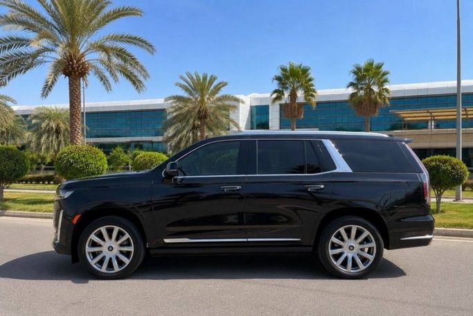 مستعملة Cadillac Escalade V، 6.2 لتر، 2022 في الكويت، الفروانية من S LINE MOTORS، اللون أسود. أخرى | AUTO.AE | إعلان #296274 — صورة 5 من 10