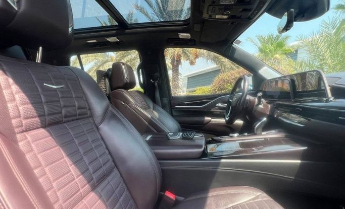مستعملة Cadillac Escalade V، 6.2 لتر، 2022 في الكويت، الفروانية من S LINE MOTORS، اللون أسود. أخرى | AUTO.AE | إعلان #296274 — صورة 7 من 10