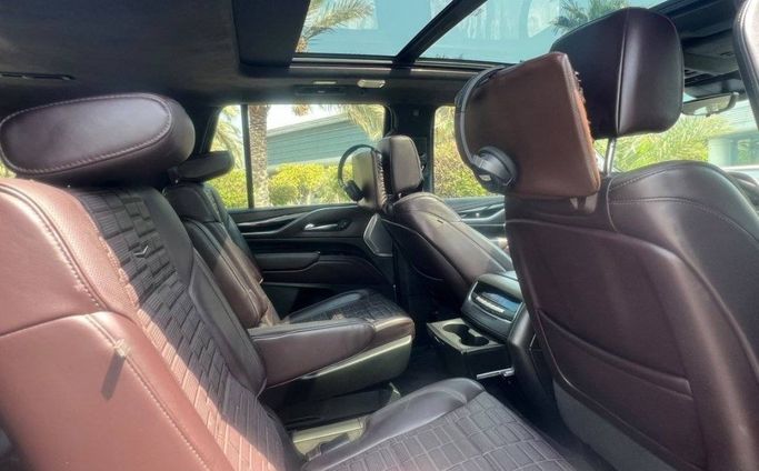 مستعملة Cadillac Escalade V، 6.2 لتر، 2022 في الكويت، الفروانية من S LINE MOTORS، اللون أسود. أخرى | AUTO.AE | إعلان #296274 — صورة 9 من 10