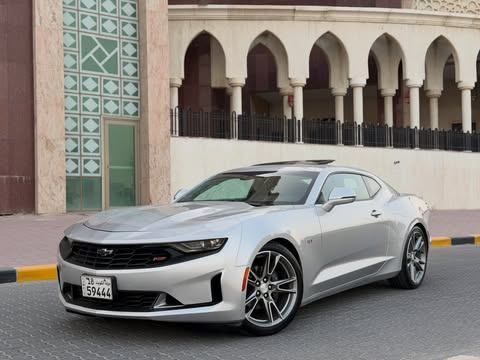 مستعملة ⁦Chevrolet Camaro فيس ليفت السادس، 3.6 l، 2019⁩ في في الكويت, الفروانية من MARBEYA MOTORS، اللون فضي.  | AUTO.AE | إعلان #286701