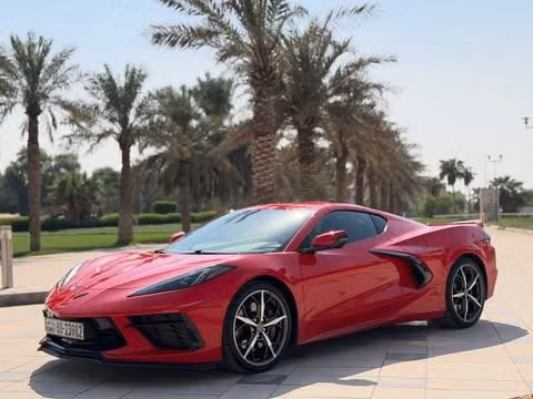 مستعملة ⁦Chevrolet Corvette Stingray C8، 6.2 l، 2021⁩ في في الكويت, الفروانية من MARBEYA MOTORS، اللون أحمر.  | AUTO.AE | إعلان #286675