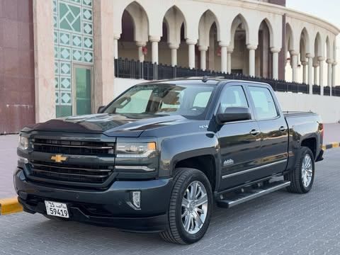 مستعملة ⁦Chevrolet Silverado عملية فيس ليفت III (K2XX)، 6.2 l، 2017⁩ في في الكويت, الفروانية من MARBEYA MOTORS، اللون أخضر.  | AUTO.AE | إعلان #286990