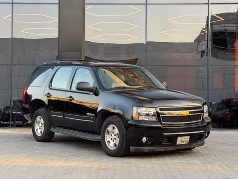 مستعملة ⁦Chevrolet Tahoe ثالثاً، 6.2 l، 2014⁩ في في الكويت, الفروانية من ALSALEEM MOTORS، اللون أسود.  | AUTO.AE | إعلان #289829