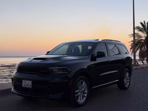 مستعملة ⁦Dodge Durango ثالثاً فيس ليفت 2، 6.4 l، 2025⁩ في في الكويت, الفروانية من MARBEYA MOTORS، اللون أسود.  | AUTO.AE | إعلان #286880