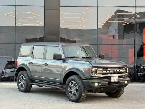 مستعملة ⁦Ford Bronco سادساً، 2.3 l، 2024⁩ في في الكويت, الفروانية من ALSALEEM MOTORS، اللون رمادي.  | AUTO.AE | إعلان #289348