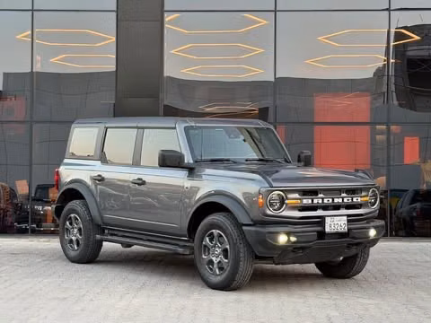 مستعملة ⁦Ford Bronco سادساً، 2.7 l، 2024⁩ في في الكويت, الفروانية من ALSALEEM MOTORS، اللون فضي.  | AUTO.AE | إعلان #289619