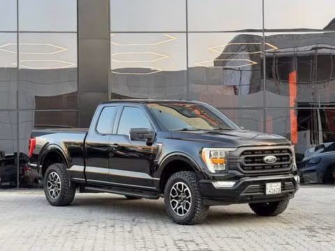 مستعملة ⁦Ford F-150 الرابع عشر، 2.7 l، 2022⁩ في في الكويت, الفروانية من ALSALEEM MOTORS، اللون أسود.  | AUTO.AE | إعلان #289579