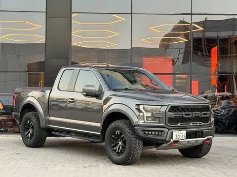مستعملة ⁦Ford F-150 تجميل الوجه الثالث عشر، 3.5 l، 2017⁩ في في الكويت, الفروانية من ALSALEEM MOTORS، اللون فضي.  | AUTO.AE | إعلان #289784