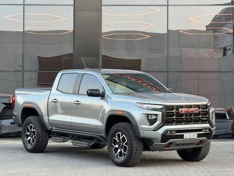 مستعملة ⁦GMC Canyon ثالثاً، 2.7 l، 2024⁩ في في الكويت, الفروانية من ALSALEEM MOTORS، اللون فضي.  | AUTO.AE | إعلان #289354
