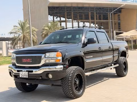 مستعملة ⁦GMC Sierra ط (GMT800)، 6.0 l، 2004⁩ في في الكويت, الفروانية من MARBEYA MOTORS، اللون أسود.  | AUTO.AE | إعلان #286566