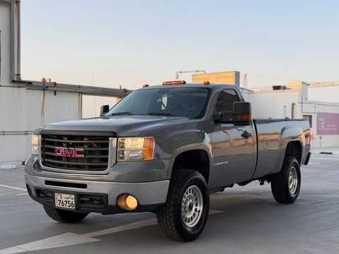 مستعملة ⁦GMC Sierra II (GMT900)، 5.3 l، 2009⁩ في في الكويت, الفروانية من MARBEYA MOTORS، اللون فضي.  | AUTO.AE | إعلان #287064