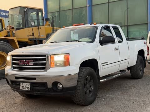 مستعملة ⁦GMC Sierra II (GMT900)، 5.3 l، 2008⁩ في في الكويت, الفروانية من MARBEYA MOTORS، اللون أبيض.  | AUTO.AE | إعلان #287338