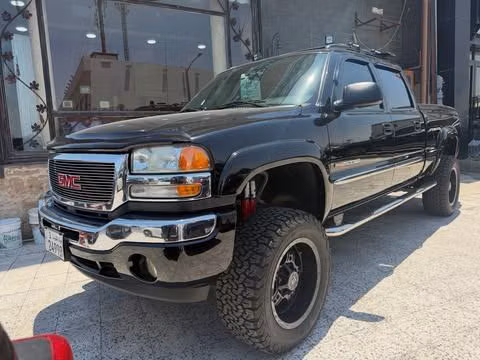 مستعملة ⁦GMC Sierra ط (GMT800)، 6.0 l، 2004⁩ في في الكويت, الفروانية من MARBEYA MOTORS، اللون أسود.  | AUTO.AE | إعلان #287349