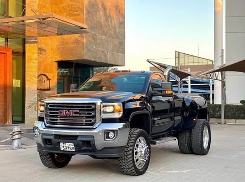 مستعملة ⁦GMC Sierra عملية فيس ليفت III (K2XX)، 6.0 l، 2015⁩ في في الكويت, الفروانية من MARBEYA MOTORS، اللون أسود.  | AUTO.AE | إعلان #287410