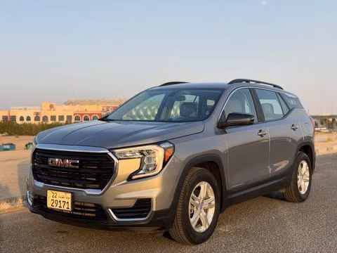 مستعملة ⁦GMC Terrain فيس ليفت الثاني، 1.5 l، 2024⁩ في في الكويت, الفروانية من MARBEYA MOTORS، اللون رمادي.  | AUTO.AE | إعلان #286730