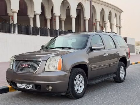 مستعملة ⁦GMC Yukon III (GMT900)، 5.3 l، 2013⁩ في في الكويت, الفروانية من MARBEYA MOTORS، اللون بني.  | AUTO.AE | إعلان #287416