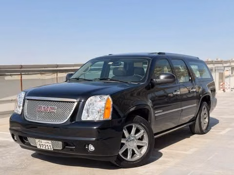 مستعملة ⁦GMC Yukon XL III (GMT900)، 5.3 l، 2011⁩ في في الكويت, الفروانية من MARBEYA MOTORS، اللون أسود.  | AUTO.AE | إعلان #287420