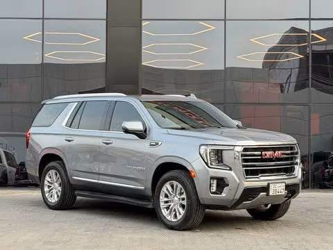مستعملة ⁦GMC Yukon V، 5.3 l، 2023⁩ في في الكويت, الفروانية من ALSALEEM MOTORS، اللون فضي.  | AUTO.AE | إعلان #289320