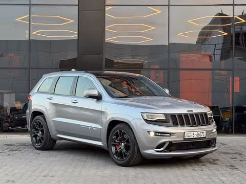 Подержанный ⁦Jeep Grand Cherokee SRT IV (WK2) Рестайлинг, 6.4 л, 2014⁩ в Кувейт, Аль-Фарванийя от ALSALEEM MOTORS Серебристый цвет.  | AUTO.AE | Объявление #289727