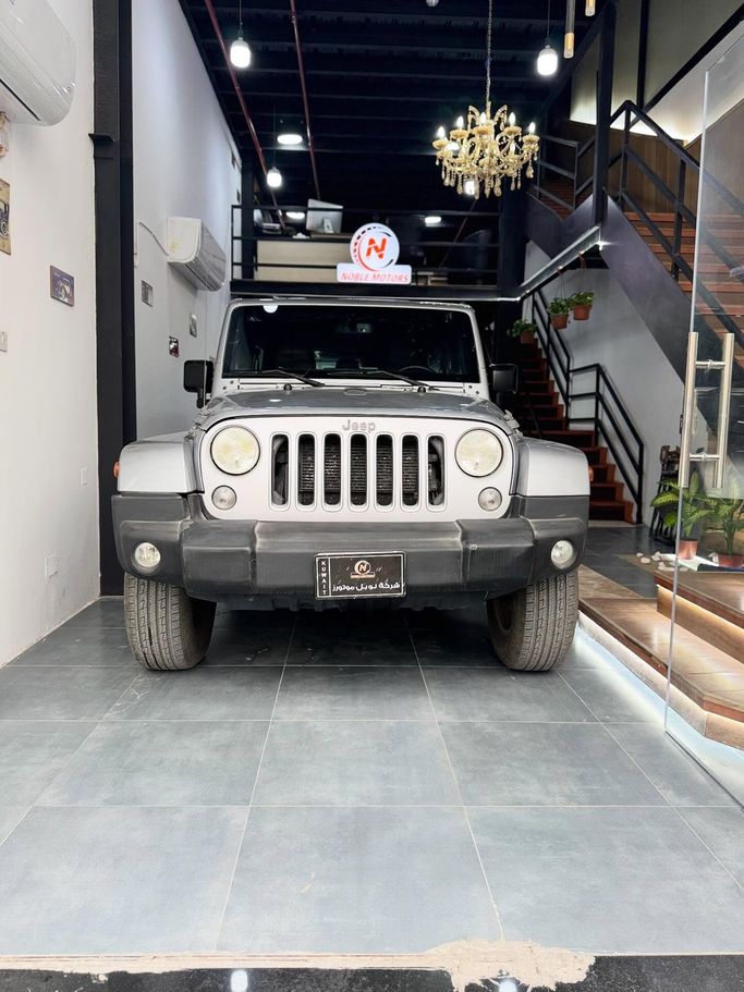 مستعملة ⁦Jeep Wrangler III (JK)، 3.8 l، 2016⁩ في في الكويت, الفروانية من NOBLE MOTORS، اللون رمادي. أخرى | AUTO.AE | إعلان #290200