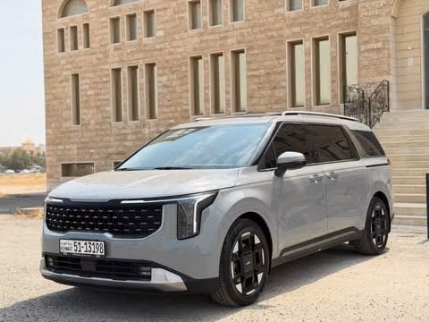 مستعملة ⁦Kia Carnival فيس ليفت IV، 3.5 l، 2026⁩ في في الكويت, الفروانية من MARBEYA MOTORS، اللون رمادي.  | AUTO.AE | إعلان #286723