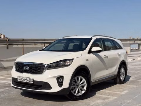 مستعملة ⁦Kia Sorento عملية فيس ليفت III برايم برايم، 3.3 l، 2020⁩ في في الكويت, الفروانية من MARBEYA MOTORS، اللون أبيض.  | AUTO.AE | إعلان #286743