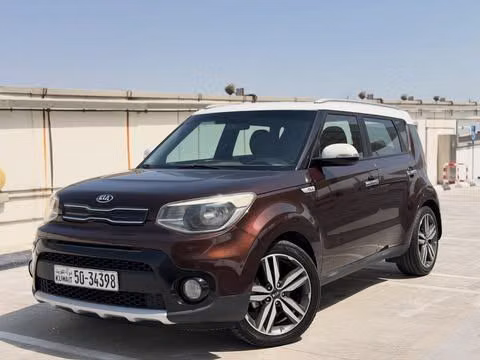 مستعملة ⁦Kia Soul فيس ليفت الثاني، 2.0 l، 2018⁩ في في الكويت, الفروانية من MARBEYA MOTORS، اللون عنابي.  | AUTO.AE | إعلان #286750