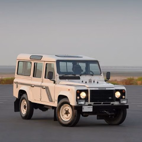 Подержанный ⁦Land Rover Defender 110 I, 2.5 л, 1997⁩ в Кувейт, Аль-Фарванийя от ALSALEEM MOTORS Белый цвет.  | AUTO.AE | Объявление #289322