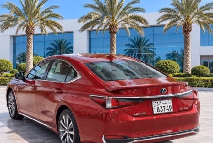 مستعملة Lexus ES 250 سابعاً، 2.5 لتر، 2019 في الكويت، الفروانية من S LINE MOTORS، اللون أحمر. أخرى | AUTO.AE | إعلان #296307 — صورة 3 من 7