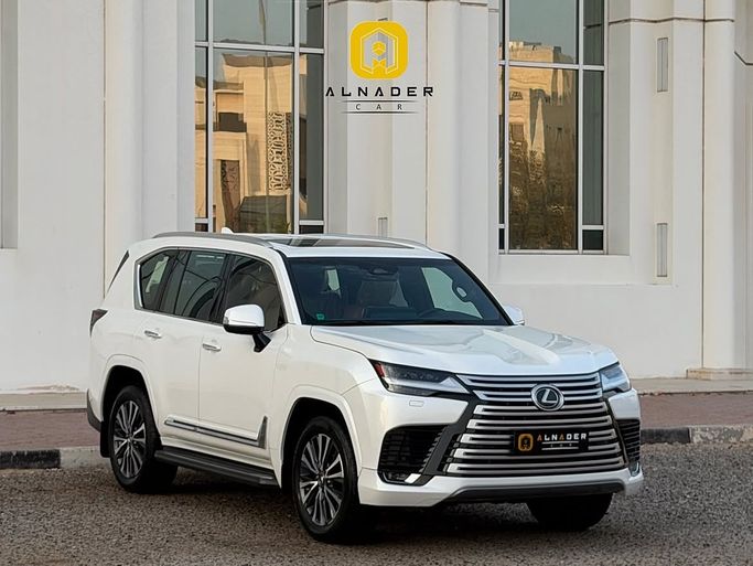 مستعملة ⁦Lexus LX 600 رابعاً، 3.4 l، 2025⁩ في في الكويت, الفروانية من ALNADER CAR، اللون أبيض.  | AUTO.AE | إعلان #287280