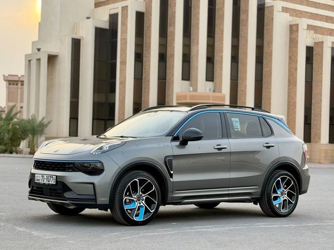 Used ⁦Lynk & Co 01 I Facelift, 2.0 l, 2023⁩ in Kuwait, Al Farwānīyah by EYAD MOTORS, Grey color.  | AUTO.AE | Listing #288859