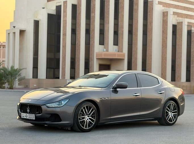 مستعملة ⁦Maserati Ghibli ثالثاً فيس ليفت، 3.0 l، 2016⁩ في في الكويت, الفروانية من EYAD MOTORS، اللون رمادي.  | AUTO.AE | إعلان #289496