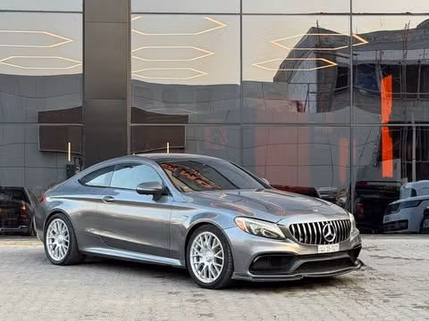 مستعملة ⁦Mercedes-Benz S-Class AMG 63 AMG عملية فيس ليفت III (W222، C217)، 4.0 l، 2017⁩ في في الكويت, الفروانية من ALSALEEM MOTORS، اللون فضي.  | AUTO.AE | إعلان #289844