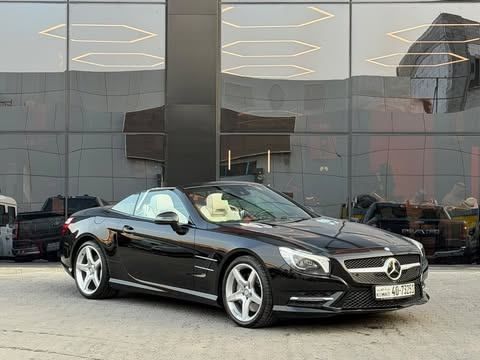مستعملة ⁦Mercedes-Benz SL-Class AMG 63 AMG III (R231)، 5.5 l، 2015⁩ في في الكويت, الفروانية من ALSALEEM MOTORS، اللون أسود. المواصفات اليابانية | AUTO.AE | إعلان #289427