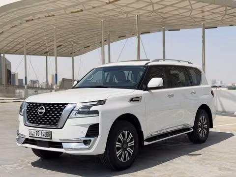 مستعملة ⁦Nissan Patrol عملية فيس ليفت VI (Y62) 2، 3.5 l، 2023⁩ في في الكويت, الفروانية من MARBEYA MOTORS، اللون أبيض.  | AUTO.AE | إعلان #286720