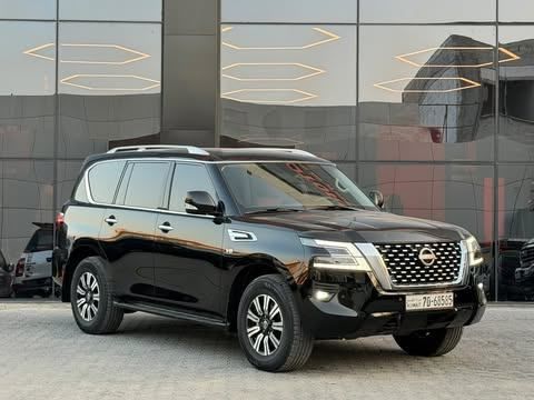 مستعملة ⁦Nissan Patrol عملية فيس ليفت VI (Y62) 2، 5.6 l، 2023⁩ في في الكويت, الفروانية من ALSALEEM MOTORS، اللون أسود.  | AUTO.AE | إعلان #289394