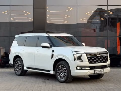 مستعملة ⁦Nissan Patrol سابعاً (Y63)، 3.8 l، 2025⁩ في في الكويت, الفروانية من ALSALEEM MOTORS، اللون أبيض.  | AUTO.AE | إعلان #289598