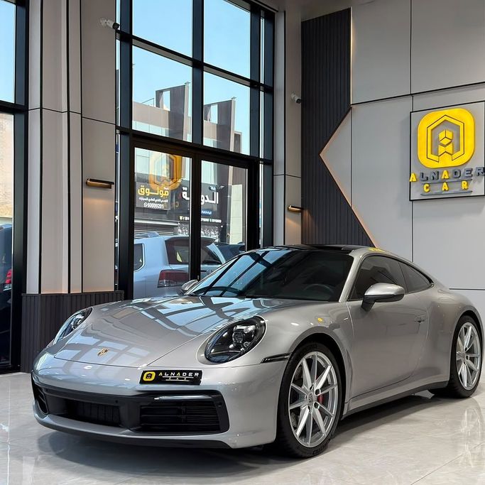 مستعملة ⁦Porsche 911 Carrera S ثامناً (992)، 3.0 l، 2020⁩ في في الكويت, الفروانية من ALNADER CAR، اللون رمادي.  | AUTO.AE | إعلان #287164